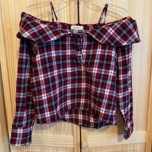 Off the shoulders long sleeve top